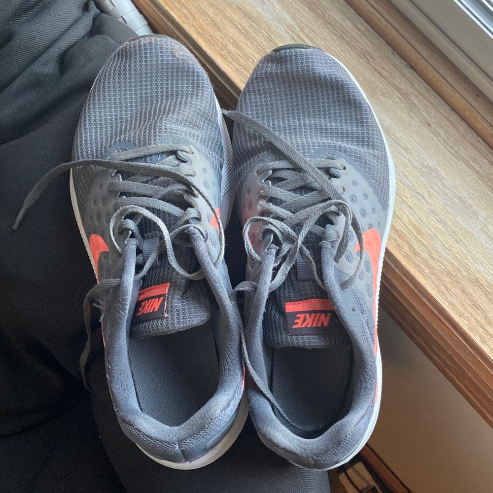 Nike Women’s Athletic Shoes in Gray and Red
